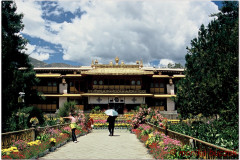 20060802-Lhasa-Palubuk-Museum-NorbuLingka-11